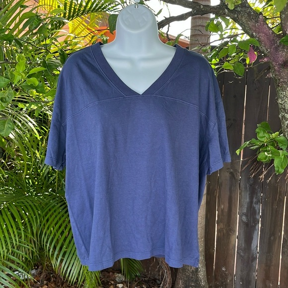 PINK Blue Tee size medium - Picture 2 of 8